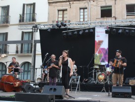 Cloenda del 30 Tradicionàrius i Revetlla de Sant Joan amb la Violeta de Gràcia